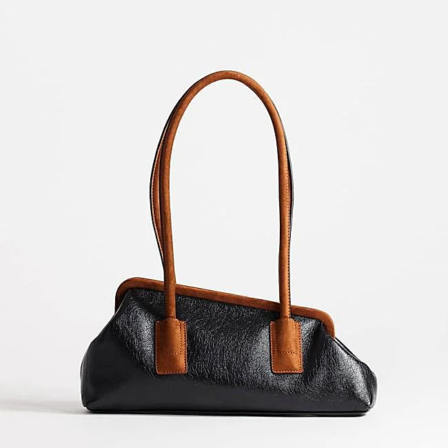 Bolso de hombro mediano de líneas angulares Sophie de Topshop, 42,99 euros.