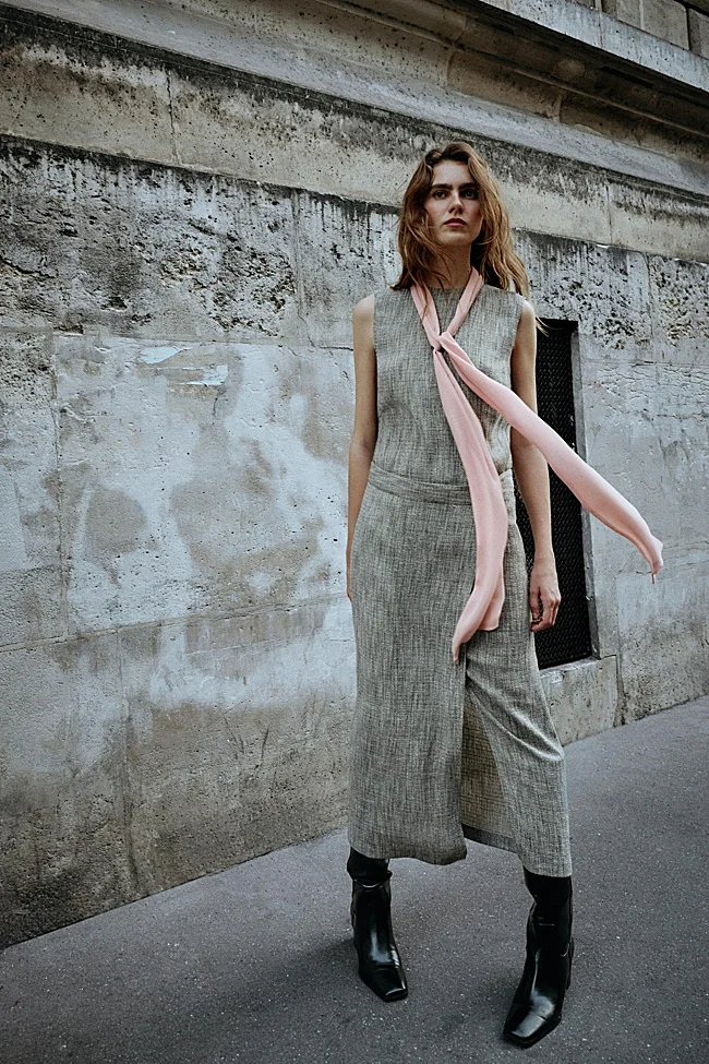 Vestido midi de Zara (49,99 euros)