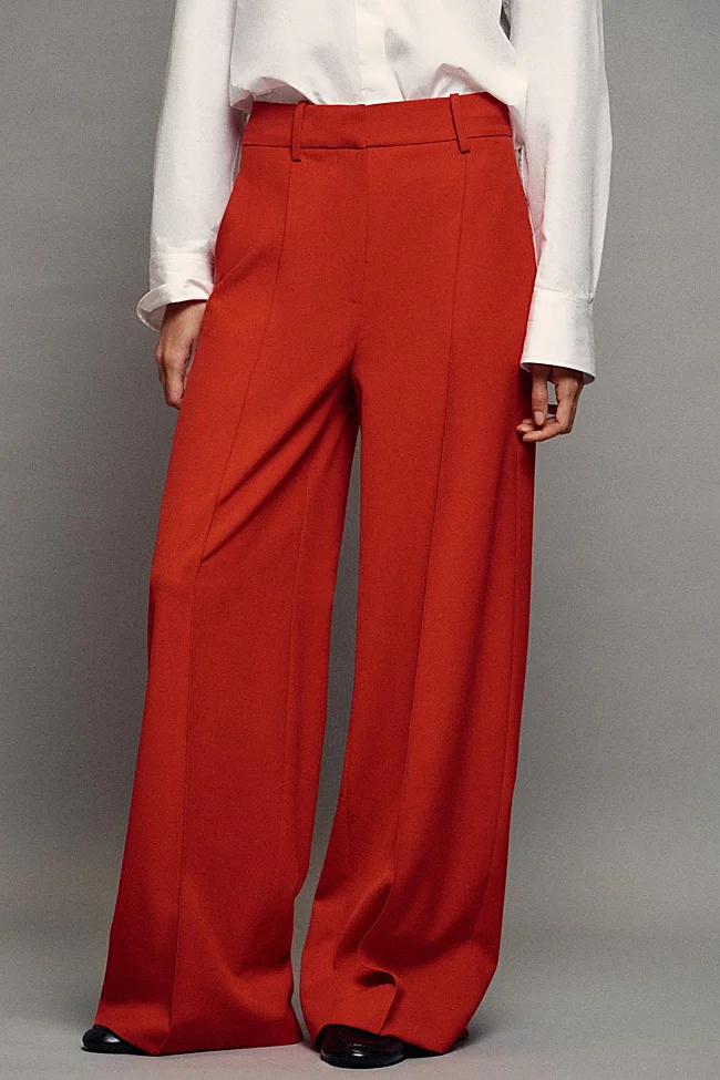 Pantalón rojo de Zara (39,99 euros)