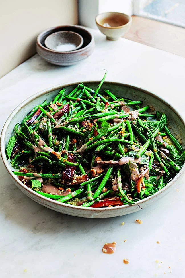 Ensalada de judías verdes braseadas, una de las recetas de Ottolenghi en Más Simple.