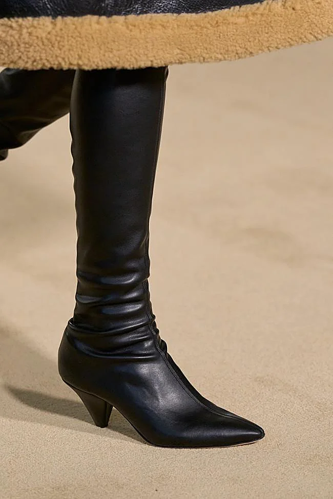 Botas altas en color negro de Altuzarra.