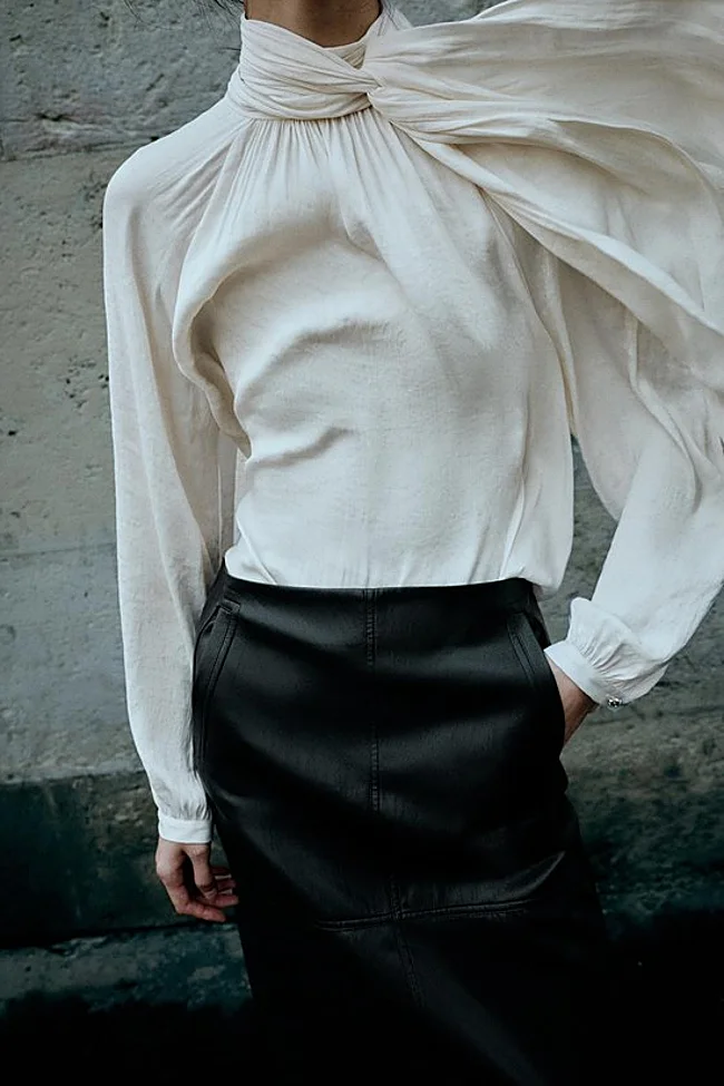 Zara turtleneck blouse (25.99 euros)