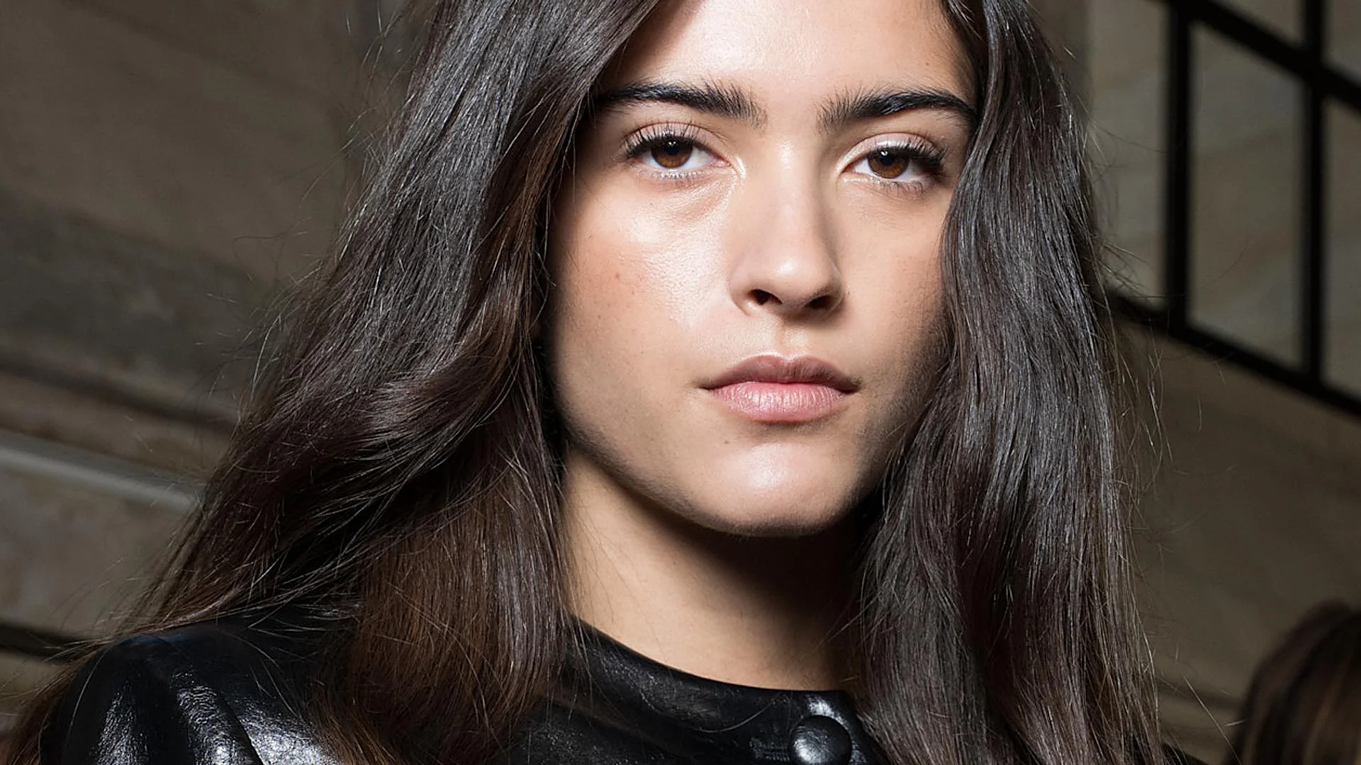 Facial Oil: The Essential Step in Cold-Weather Nighttime Skincare Routines