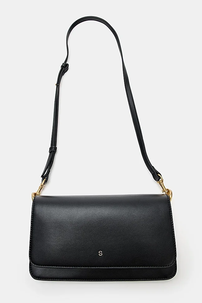 Bolso negro de Zara (25,95 euros)