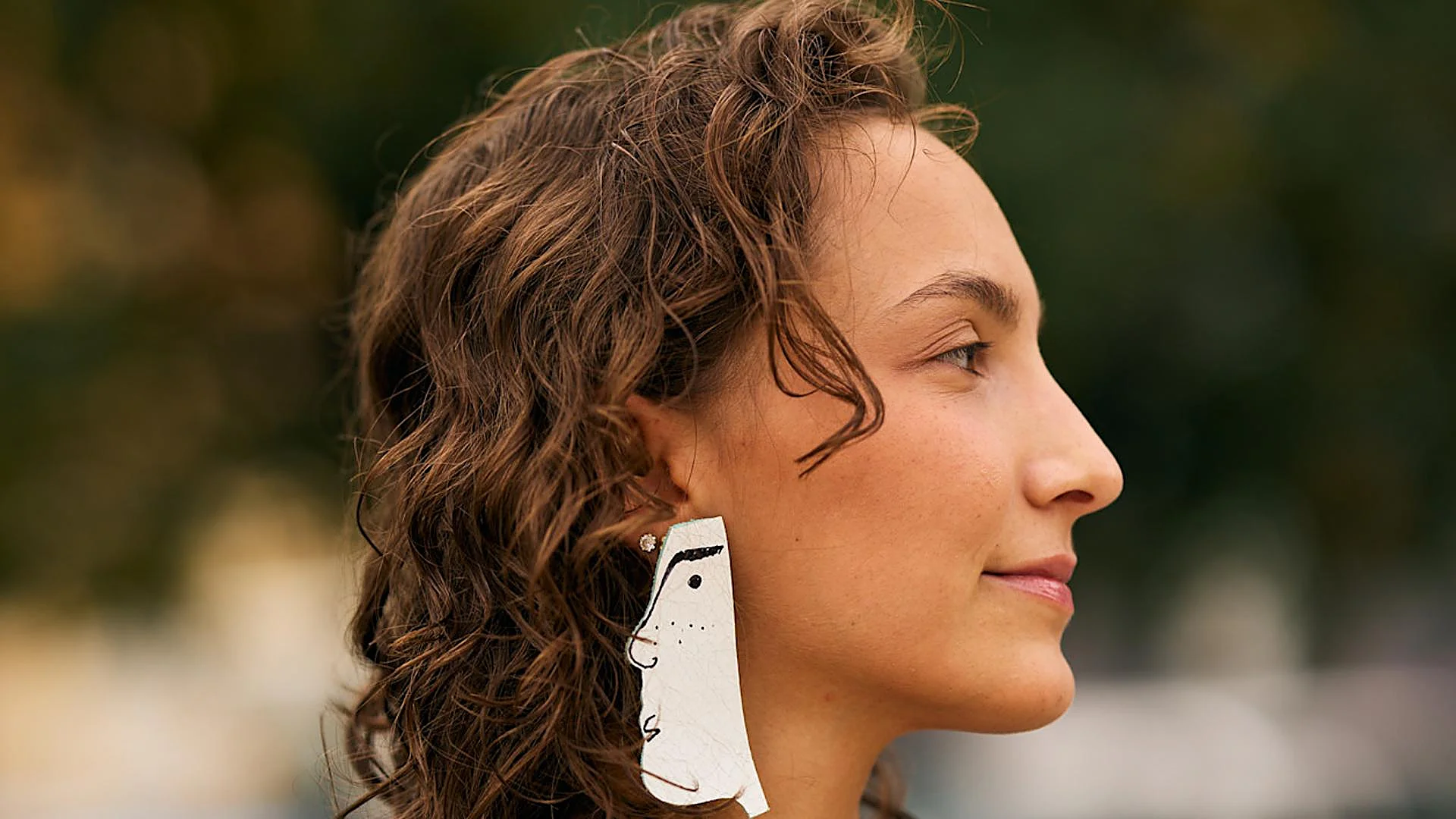 Anti-Frizz Sprays That Fit in Your Purse and Save Your Hairstyle