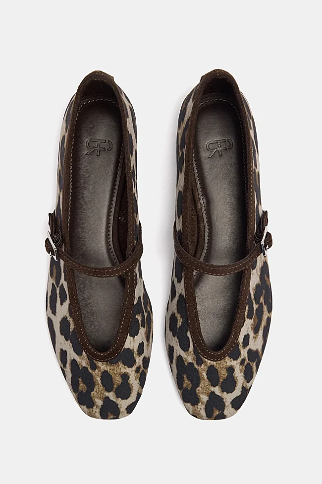 Bailarinas con estampado animal de Parfois (25,99 euros)
