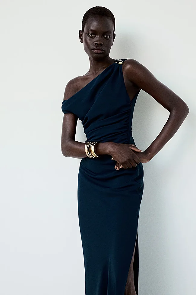 Vestido azul marino de Mango (89,95 euros)