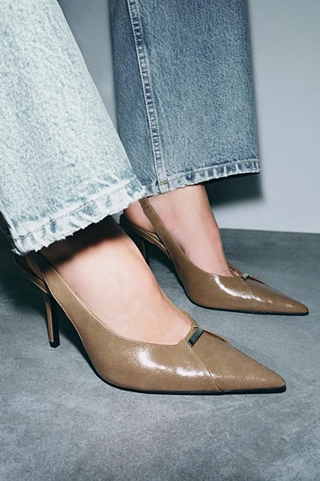 Zapatos de tacón de Zara (35,99 euros)