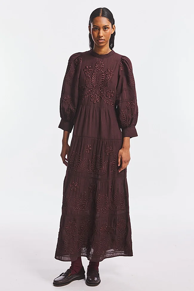 Vestido marrón de Antik Batik (525 euros)