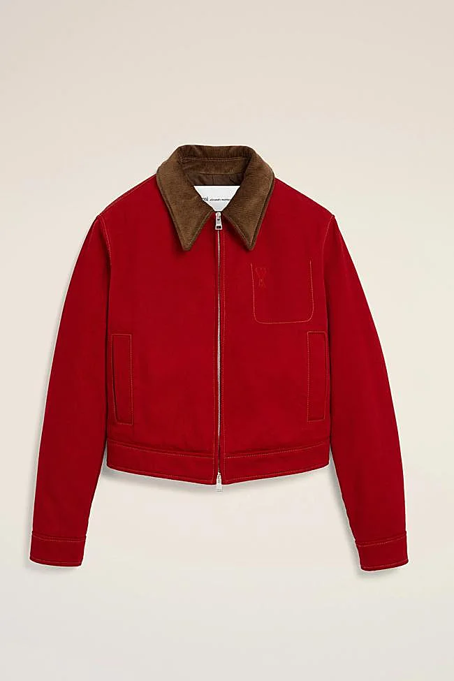 Chaqueta corta con cremallera en rojo de Ami Paris.