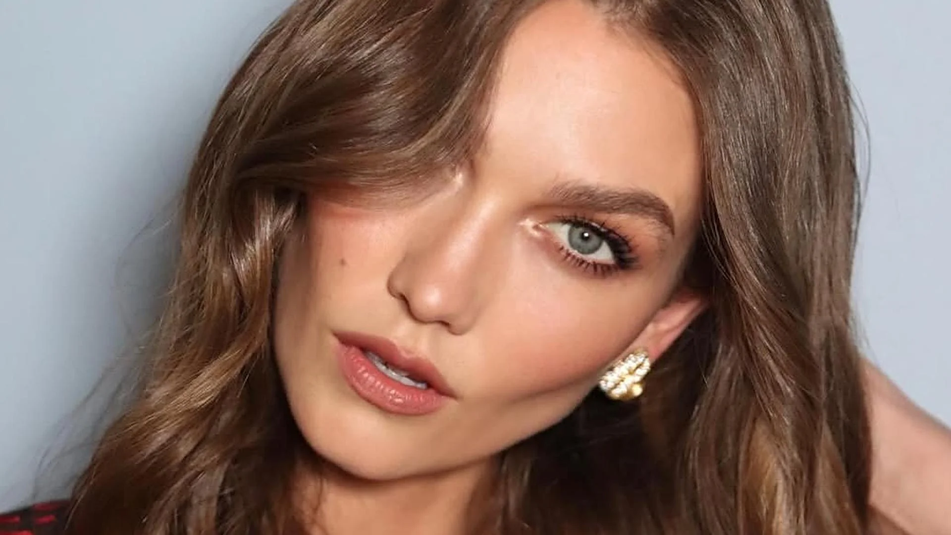 Makeup Trick for a Lifting Effect That Works: Create a C-Shape