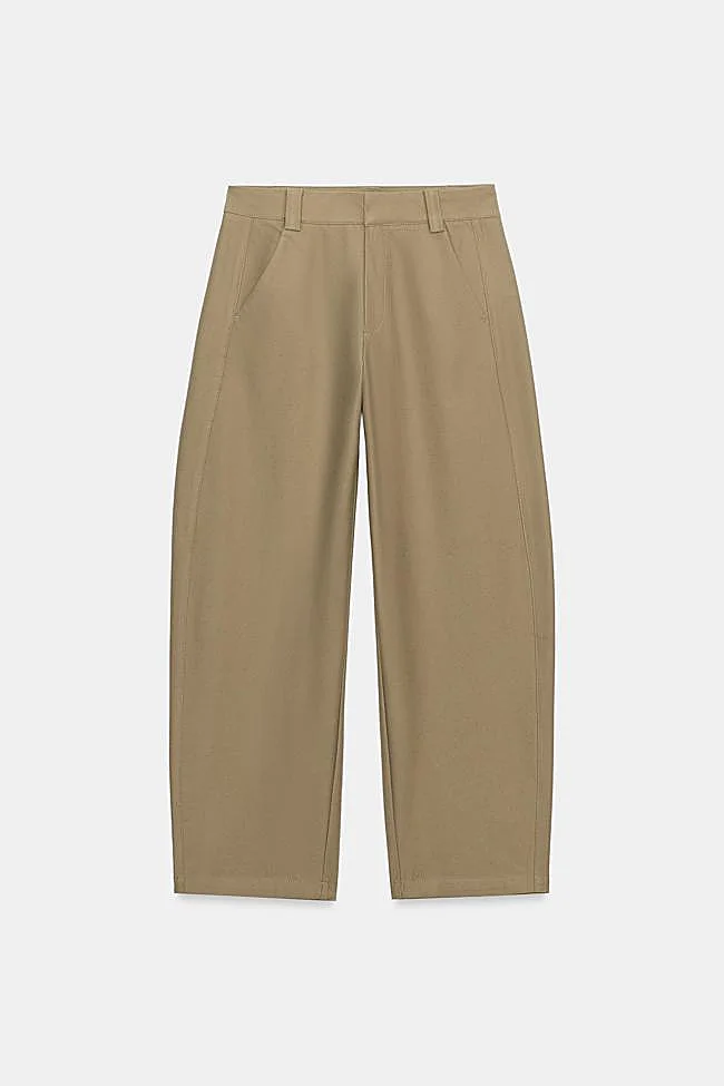 Pantalón camel recto de Zara, 25,95 euros.
