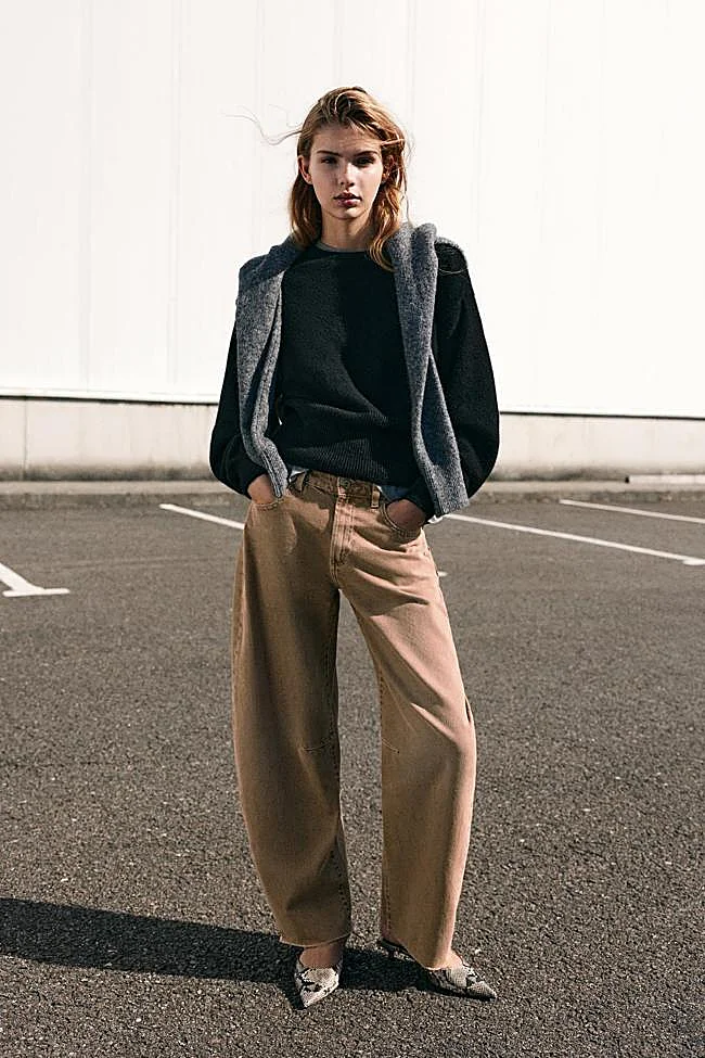 Pantalón camel barrel de Pull&Bear, 29,99 euros.