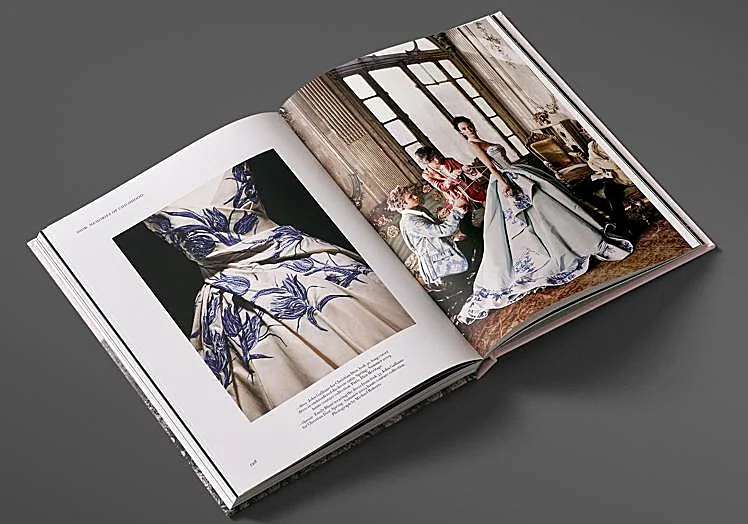 Interior del libro 'Dior. Memories of Childhood'.