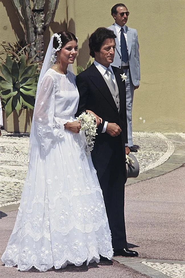 Carolina de Mónaco llevó un vestido de novia boho creado por Marc Bohan para Dior.