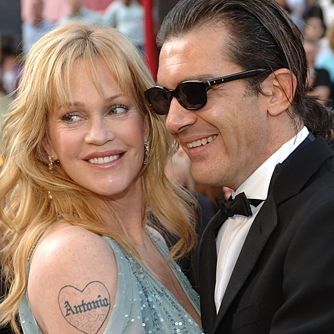Melanie Griffith y Antonio Banderas en los Oscar de 2005.