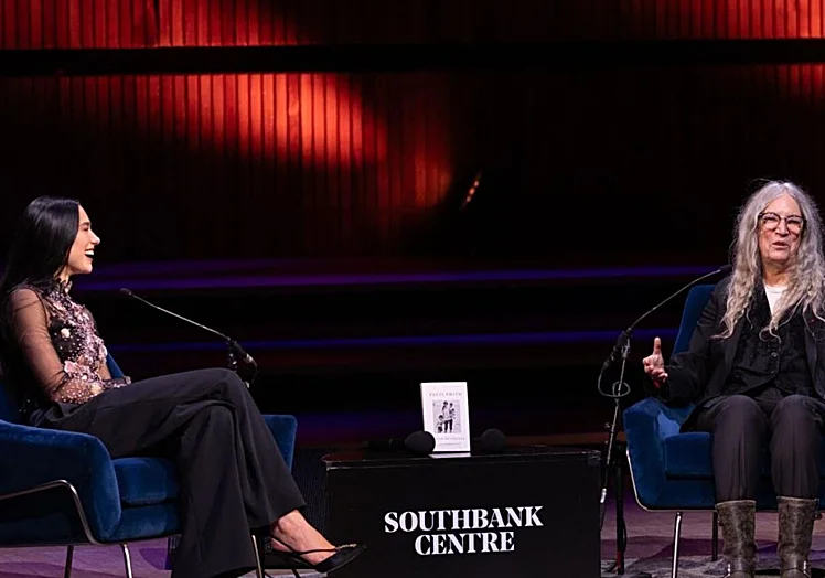 Las dos cantantes, durante la entrevista.