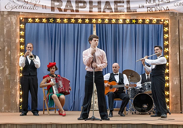El joven Raphael en el biopic Aquel.