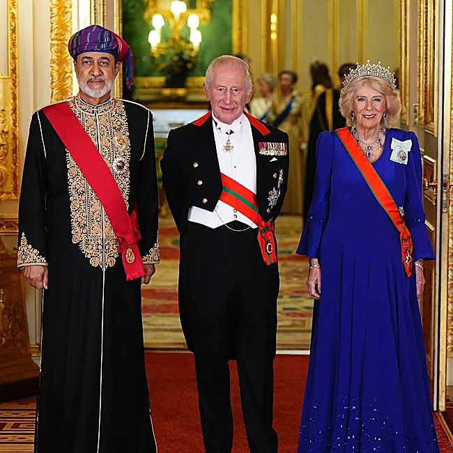 El sultán de Omán, junto a los reyes de Inglaterra.
