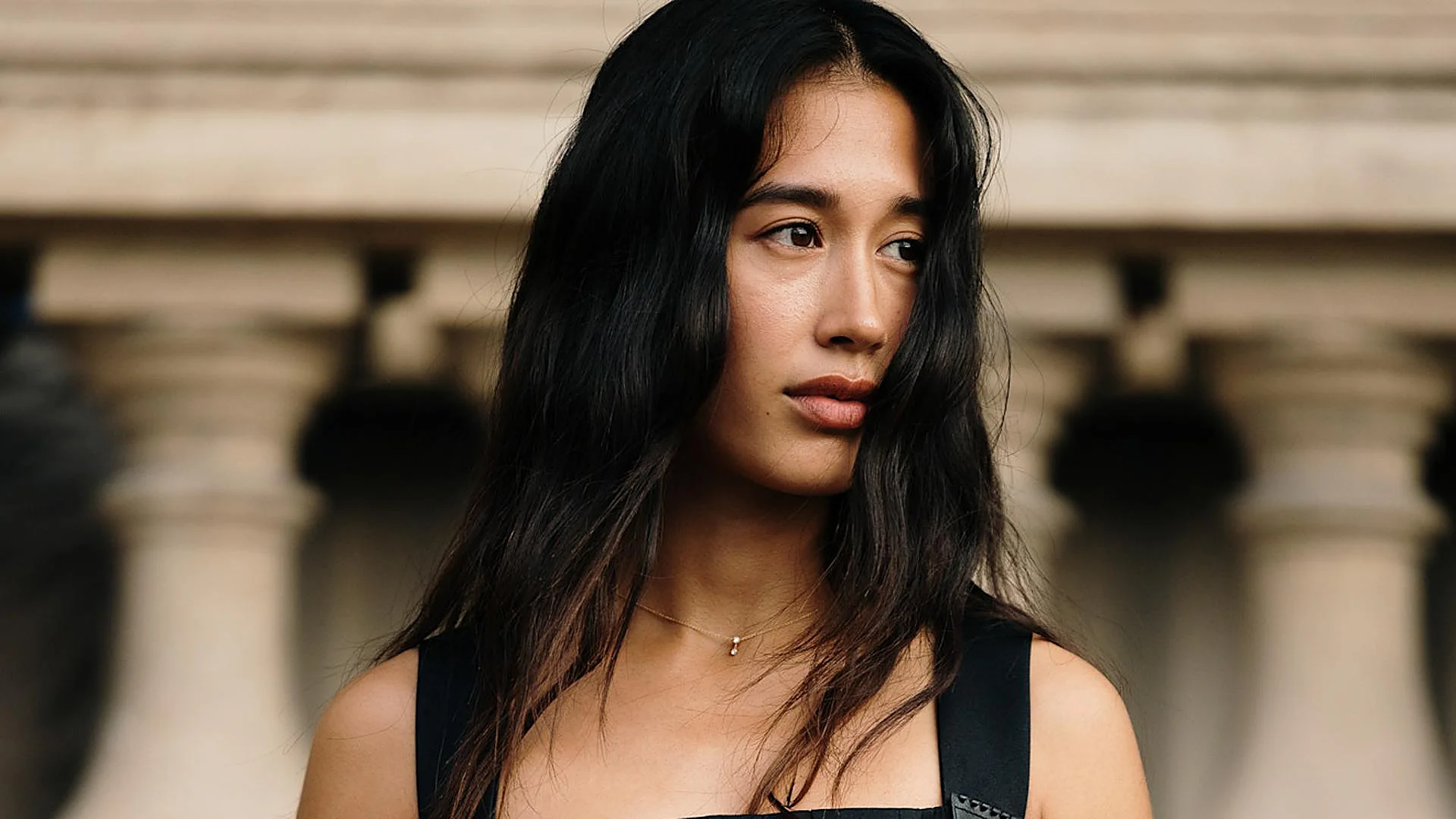 Ilaria Picciau, Stylist: Hair with Highlights Frizzes More Easily When It Absorbs Moisture