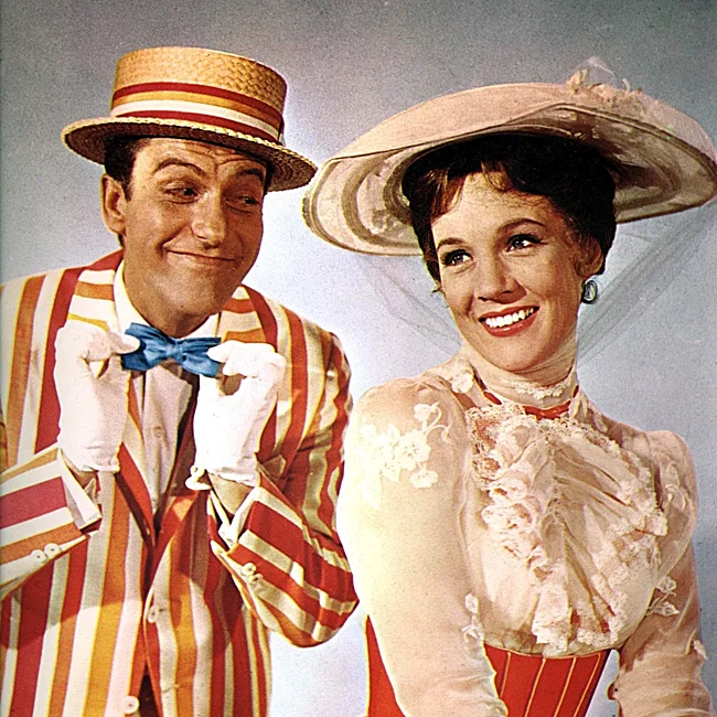 Dick Van Dyke y Julie Andrews en Mary Poppins.