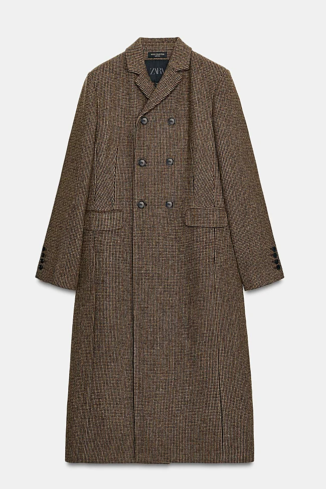 Abrigo con estampado de cuadros de Zara (129 euros)