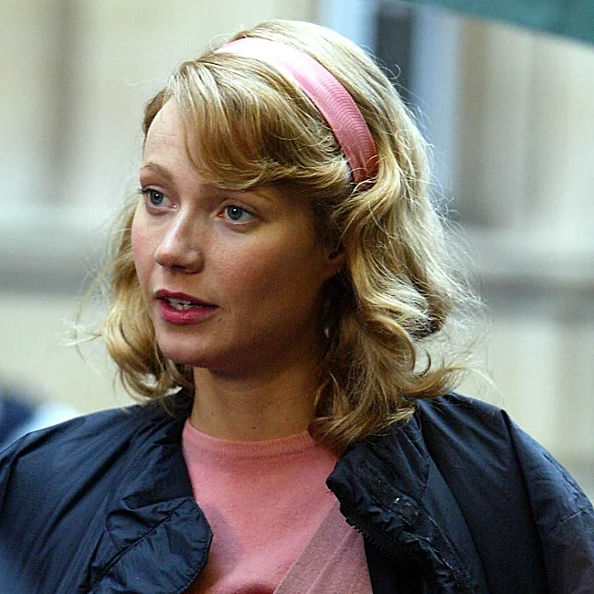 Gwyneth Paltrow caracterizada como Sylvia Plath en la película Sylvia (2003).