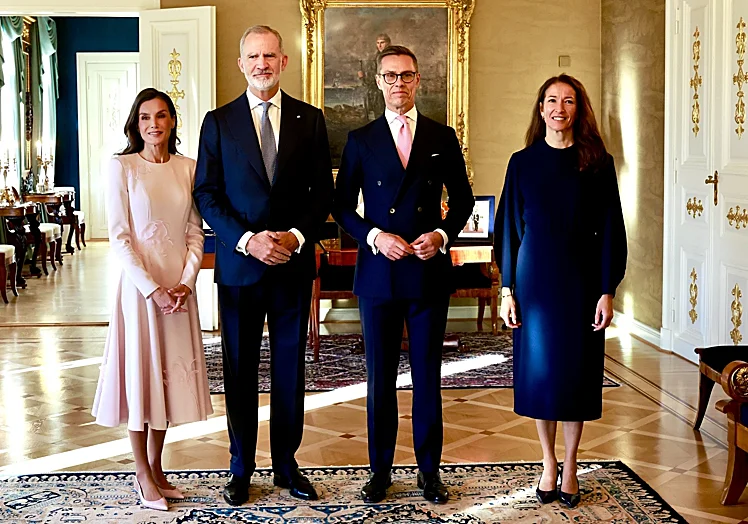 Los reyes de España junto a la pareja presidencial finesa en Helsinki.